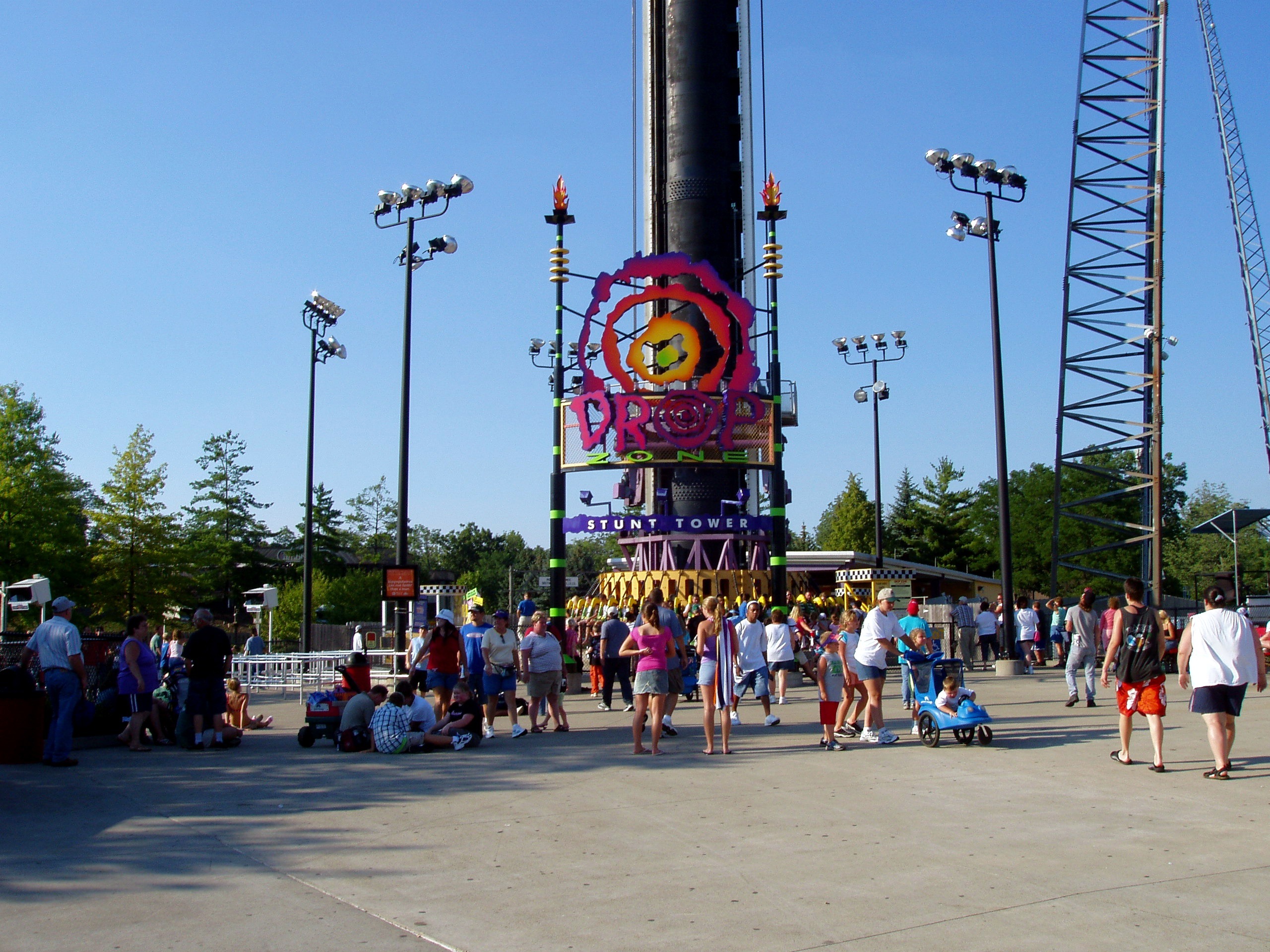 The Drop Zone tower above the midway crowd at Paramount's Kings Island, July 2005