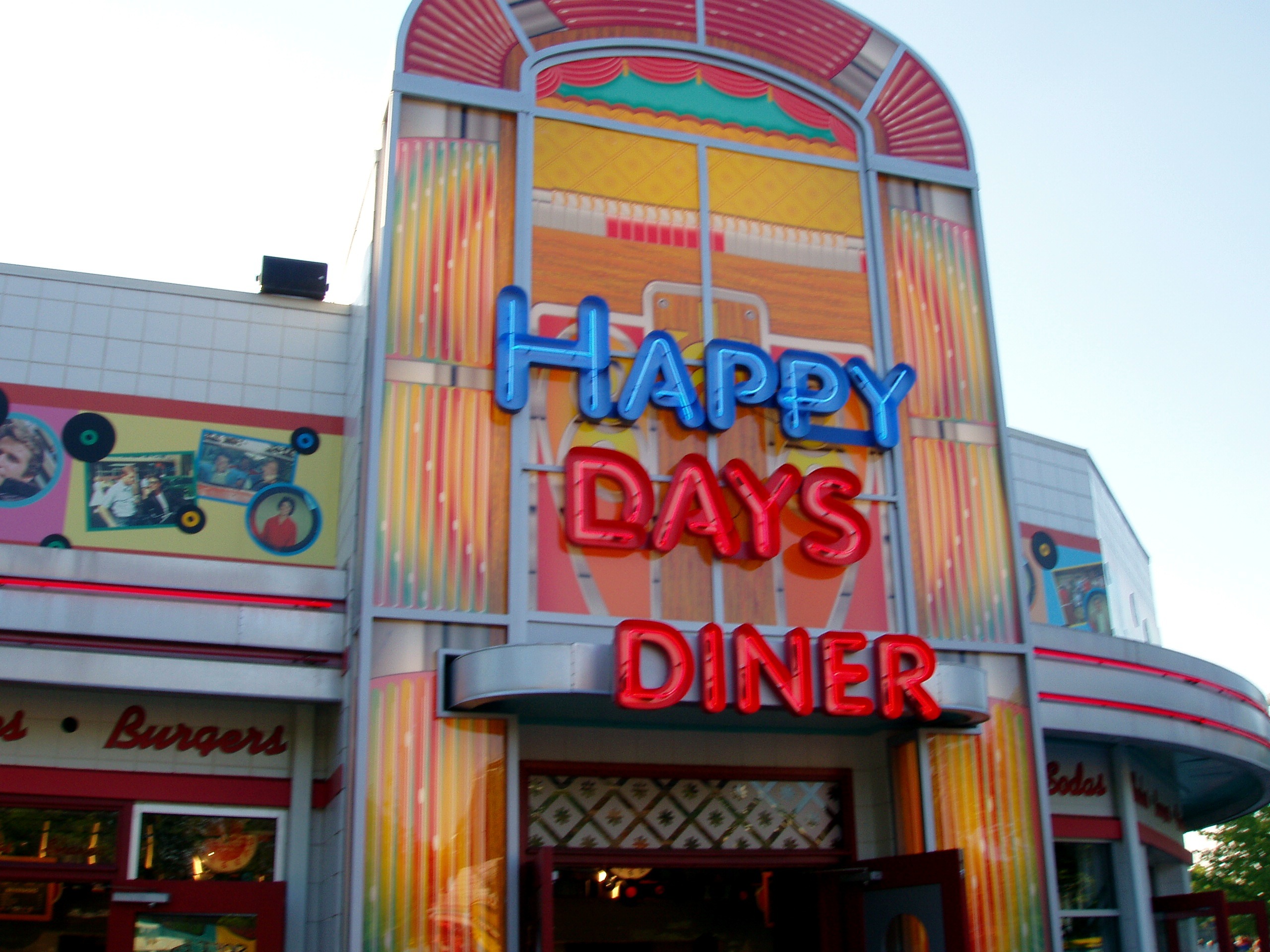The Happy Days Diner's neon front at Paramount's Kings Island, July 2005