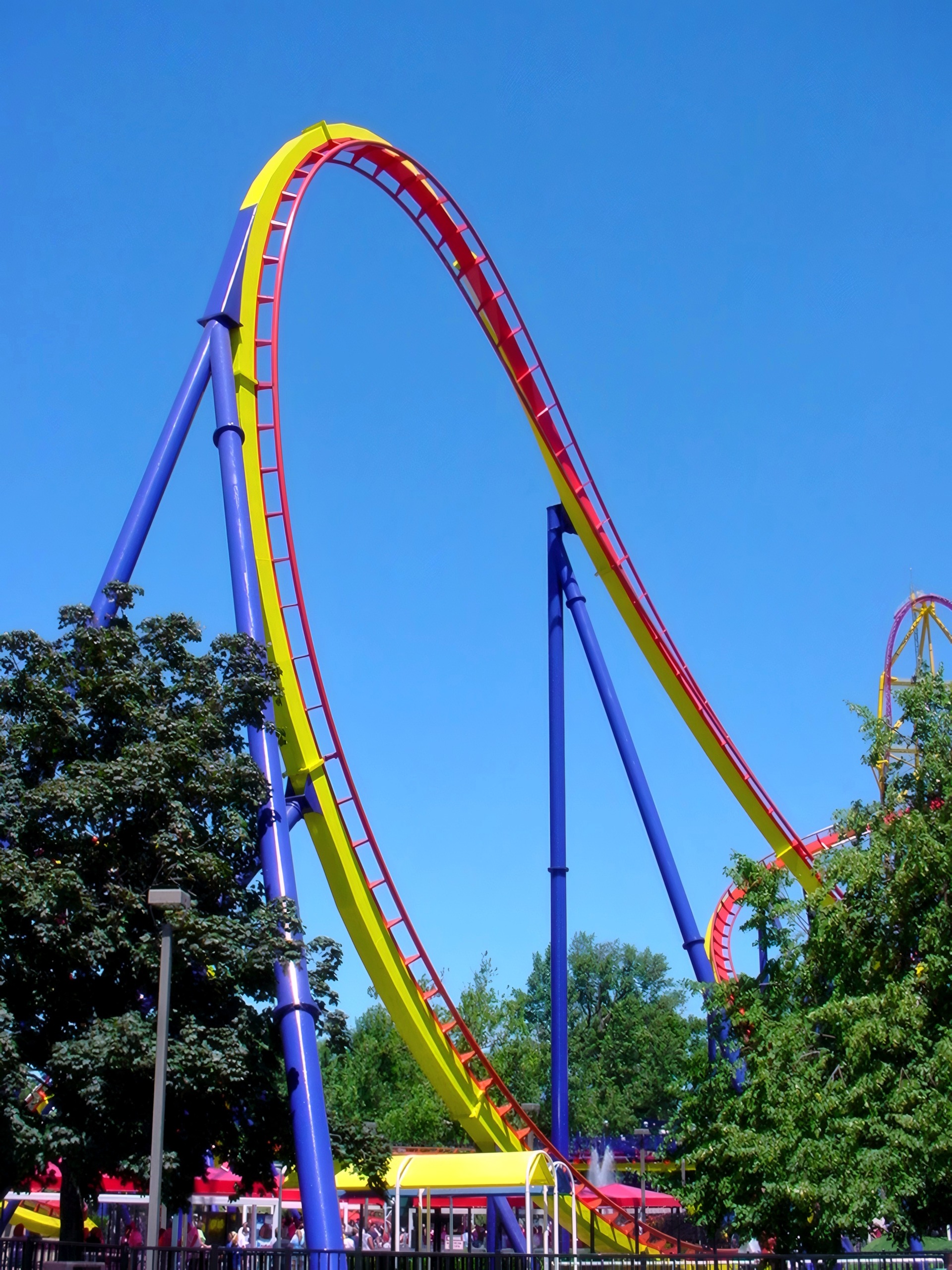Mantis dive loop against blue sky, Mantis at Cedar Point