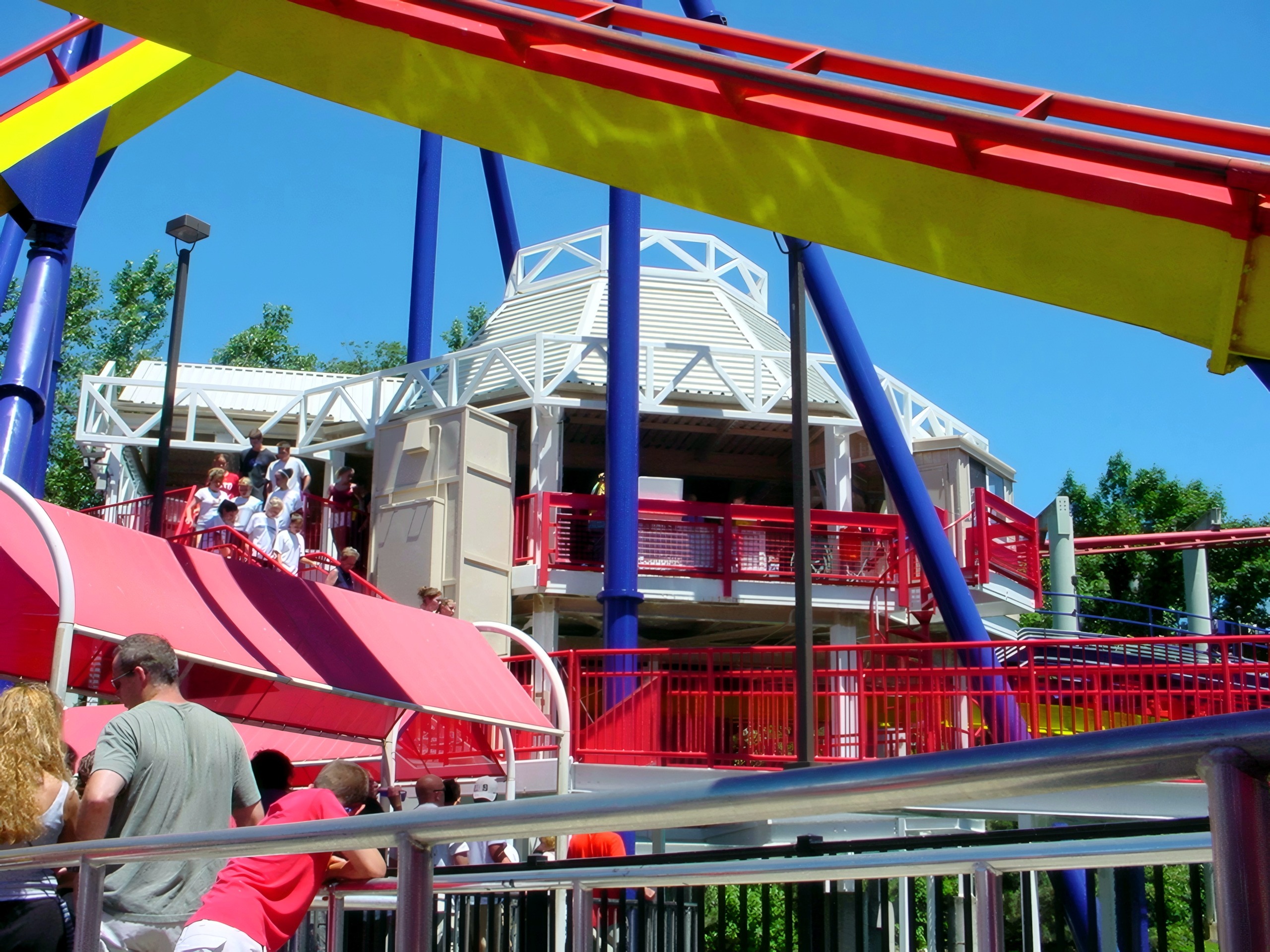 Mantis station and queue under the track, Mantis at Cedar Point