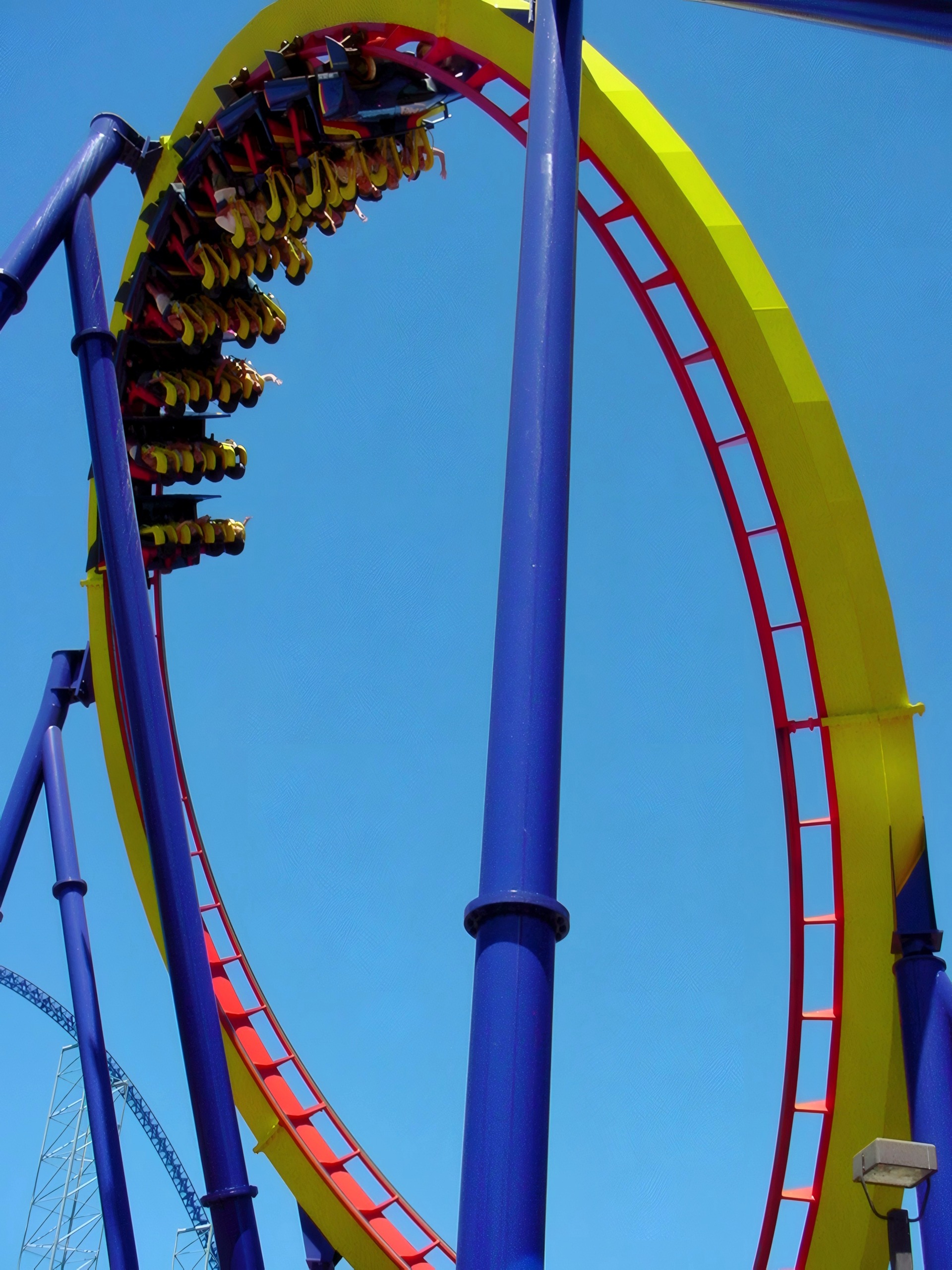Mantis train at the top of the loop, close-up, Mantis at Cedar Point