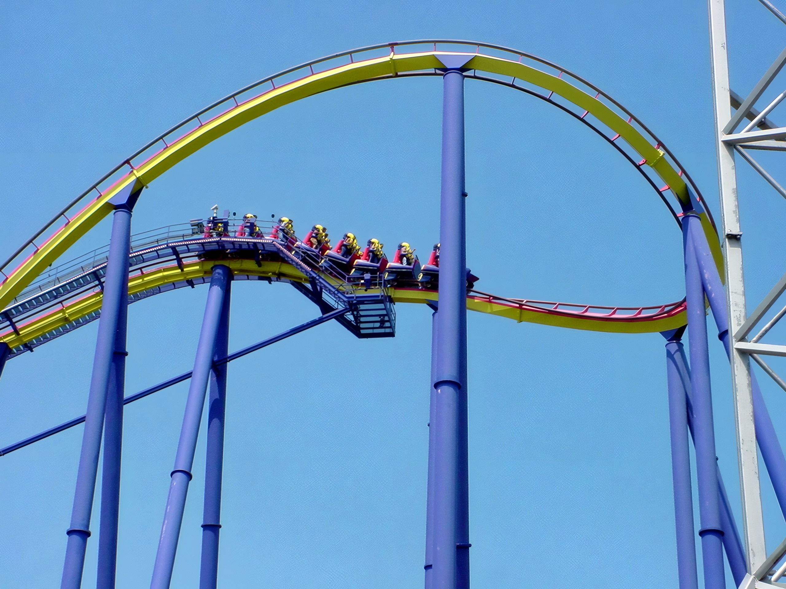 Mantis train cresting the lift hill, Mantis at Cedar Point