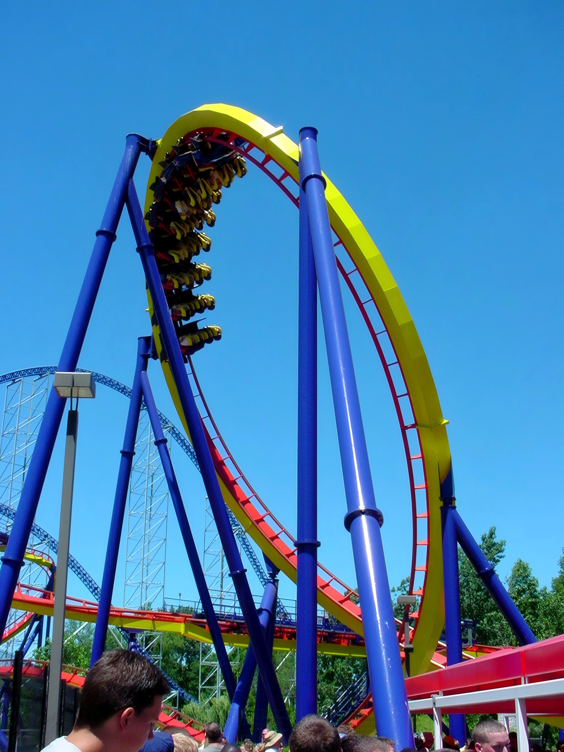 Mantis train inverted in the vertical loop, Mantis at Cedar Point