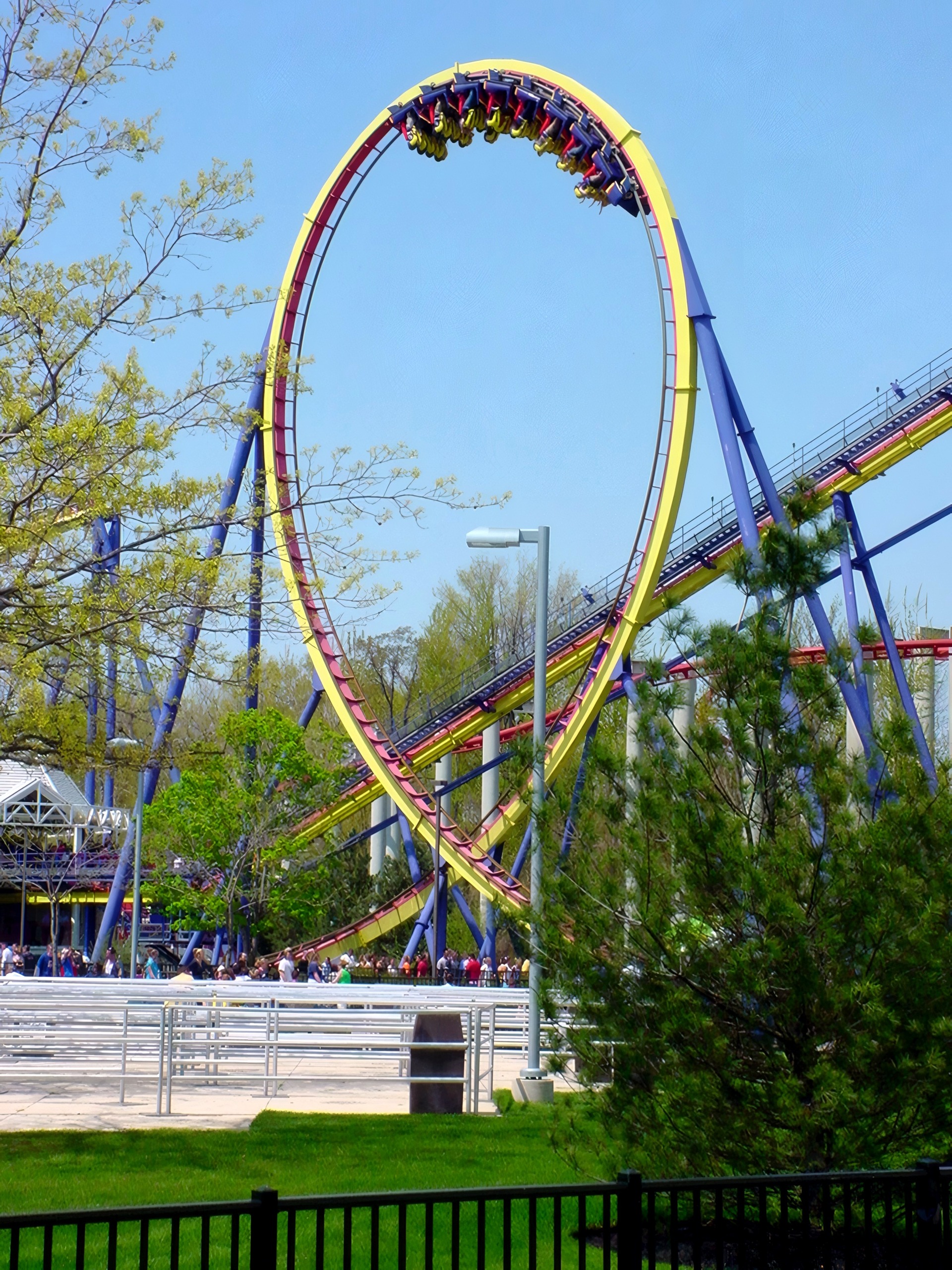 Mantis vertical loop from the midway, Mantis at Cedar Point