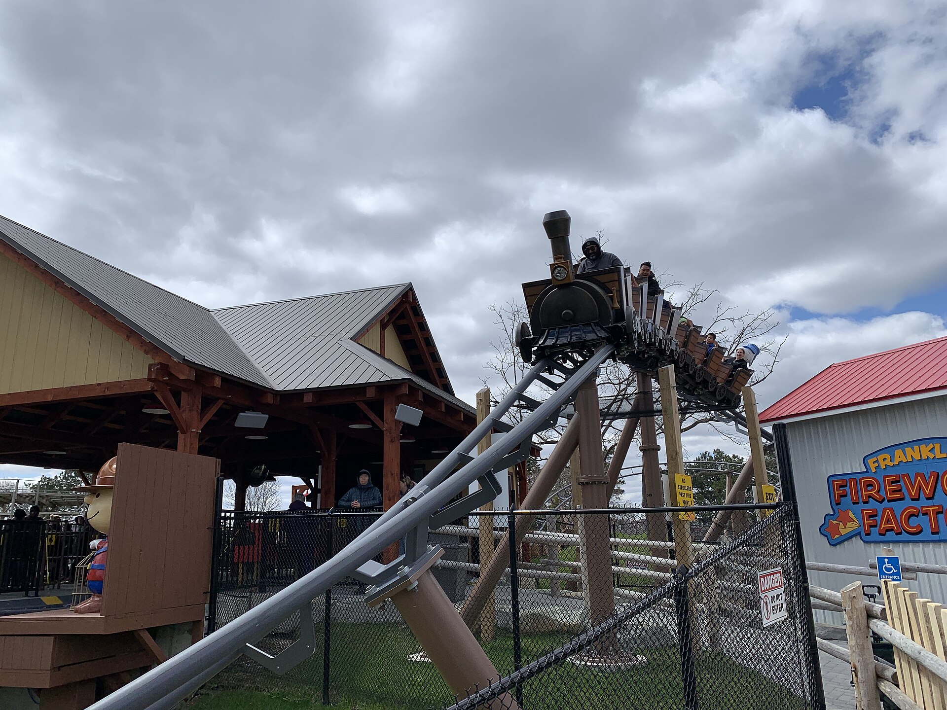 Snoopy's Racing Railway
