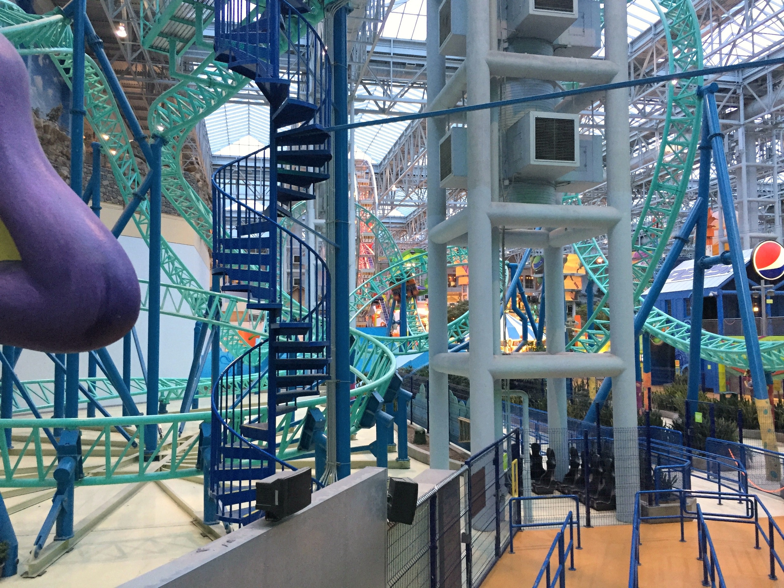 The SpongeBob SquarePants Rock Bottom Plunge's blue spiral stairs beside the teal track at Nickelodeon Universe, November 2015