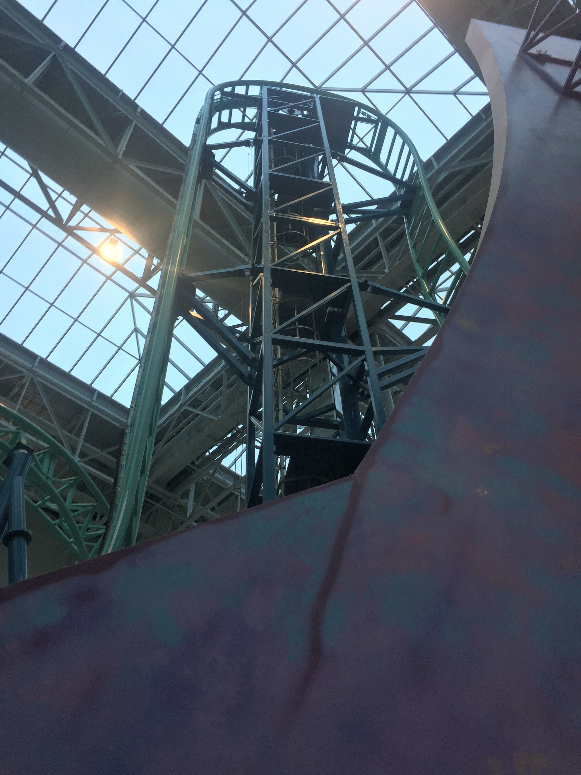 The SpongeBob SquarePants Rock Bottom Plunge's lift tower past the purple rockwork at Nickelodeon Universe, November 2015